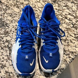 Boy’s size 4.5 NIKE Paul George Basketball Shoes